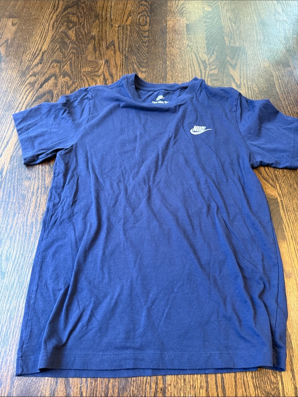 Nike Men's size small Blue Navy Short Sleeve Crewneck T-Shirt with White Logo - Picture 4 of 5